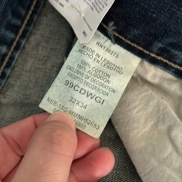 Wrangler Relaxed Straight Jeans Medium Wash Size 32 NWT - Picture 3 of 6